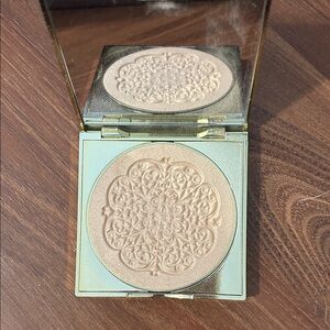 Tarte Shimmery Champagne Highlighter Compact